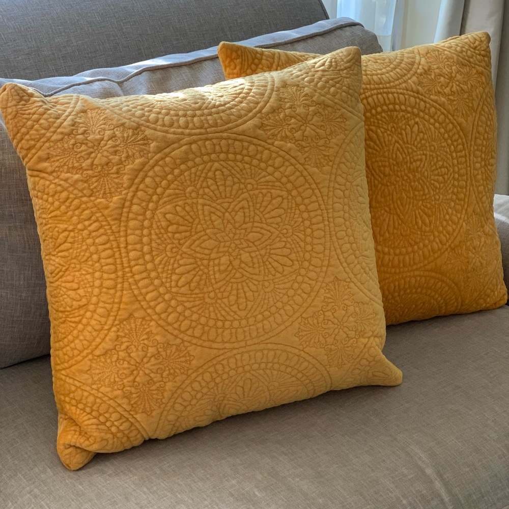Goldenrod pillow set